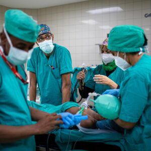 Regala paracetamolo per rifornire gli ospedali di EMERGENCY